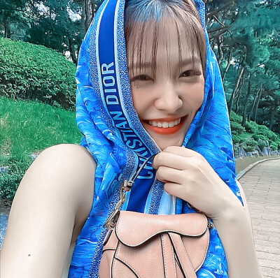 “要笑得开心喔”
苏粟粟/金艺琳