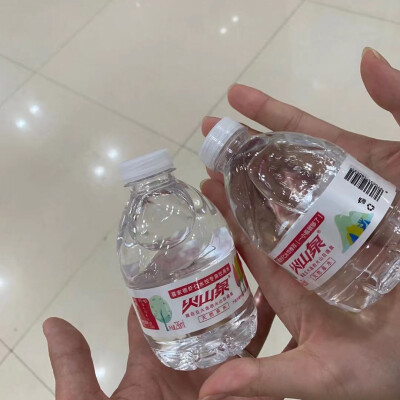 2021.6.29
去看库依拉好好看好好看好好看
去的时候倒车然后下了巨大巨大的雨
找地方也是找了好久
还等了田明明好久
走的时候太阳又出来了哈哈哈哈哈一天好几种天