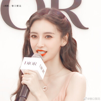 【侵权删】这里是Angelababy（杨颖）的美图啦~可甜可盐可飒你值得拥有哦！
我在豆蔻年华遇见你，想要陪你好多好多年。（图源很广，带水印，只是个人集baby美图）