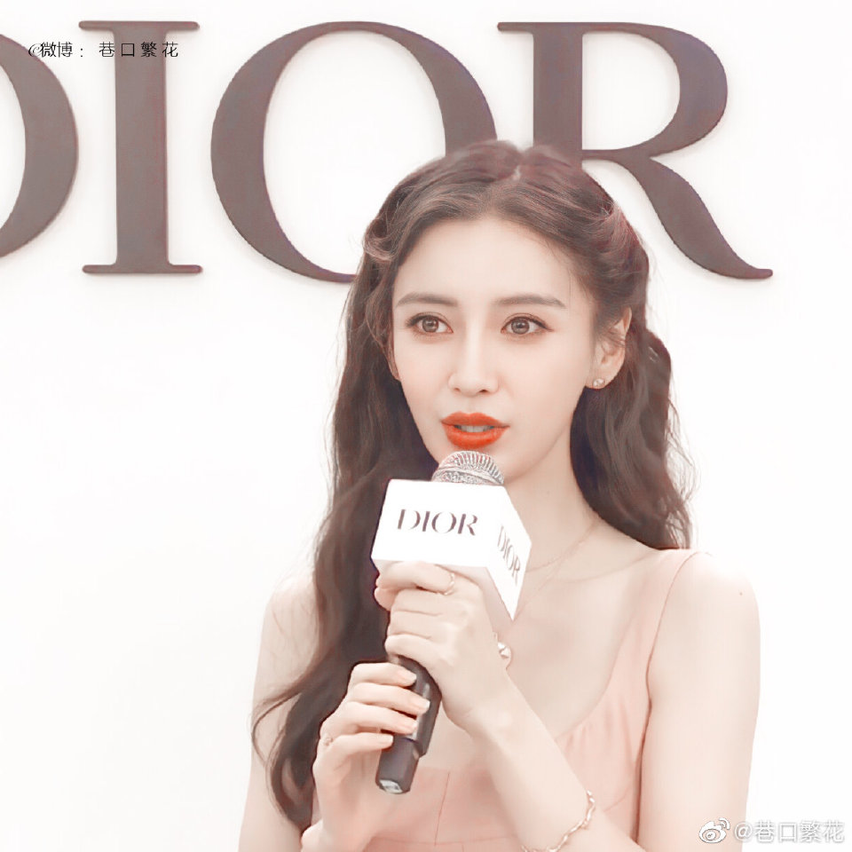 【侵权删】这里是Angelababy（杨颖）的美图啦~可甜可盐可飒你值得拥有哦！
我在豆蔻年华遇见你，想要陪你好多好多年。（图源很广，带水印，只是个人集baby美图）