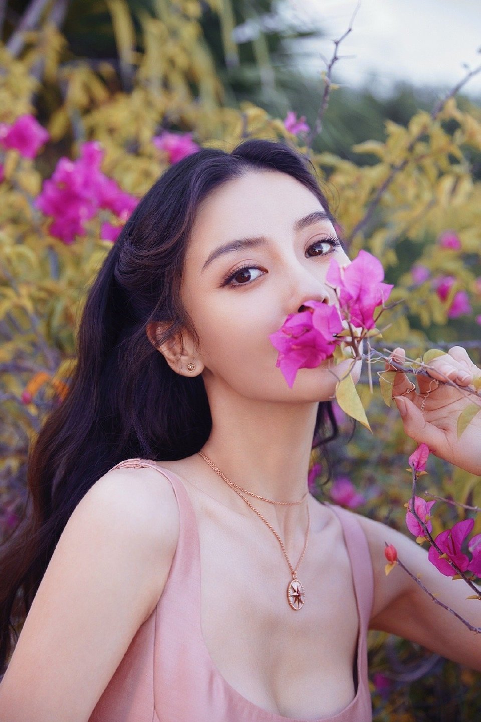 【侵权删】这里是Angelababy（杨颖）的美图啦~可甜可盐可飒你值得拥有哦！
我在豆蔻年华遇见你，想要陪你好多好多年。（图源很广，带水印，只是个人集baby美图）