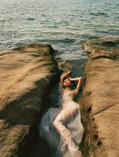 Vogue Greece July/August 2021 希腊版7/8双月刊
模特: Megan Roche
摄影: Nico Bustos
[weibo@小象王国]
