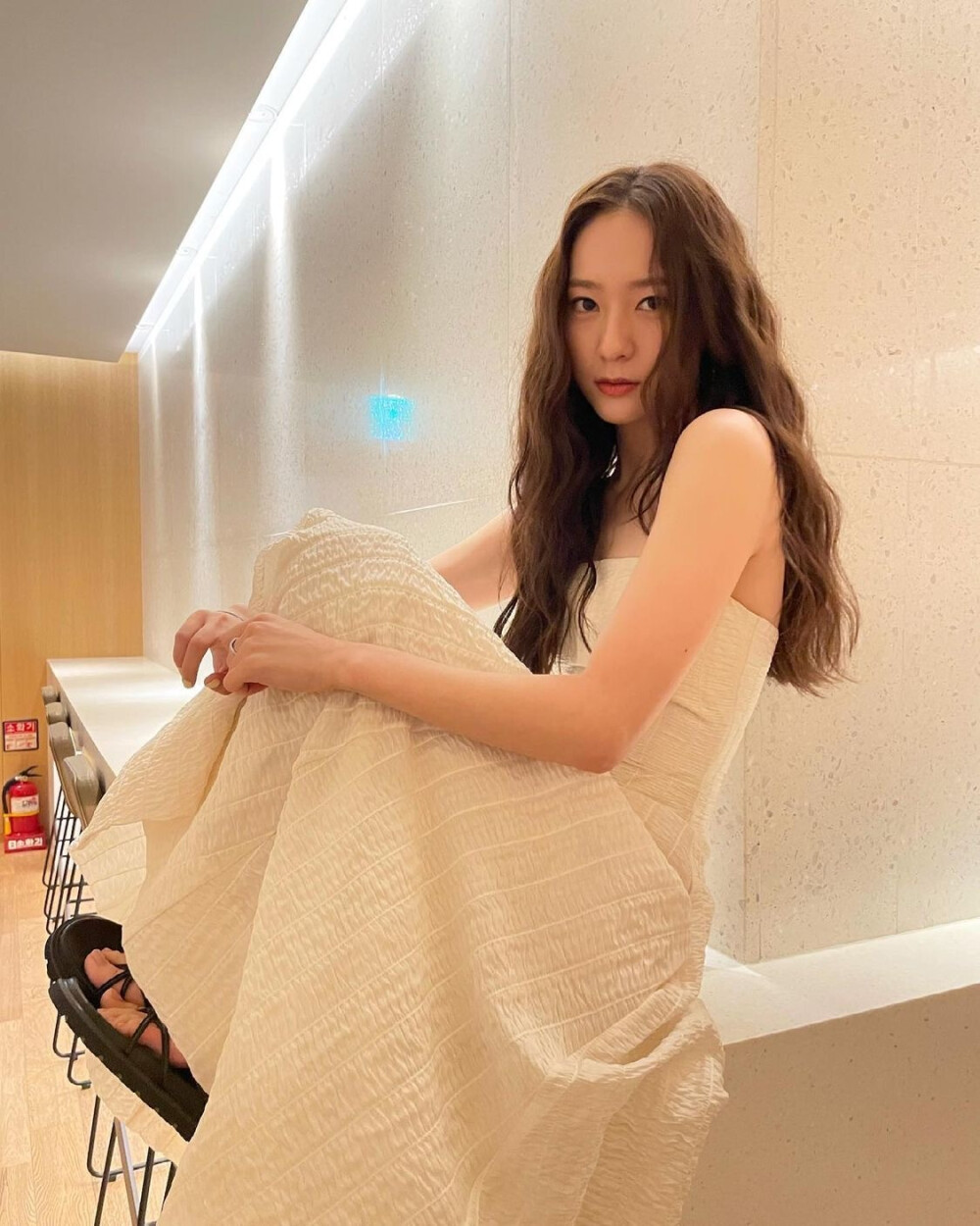 郑秀晶 Krystal
卷发给我半永久！！