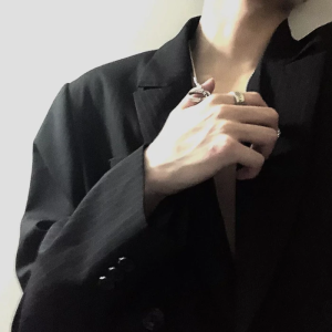 半身男头黑白优雅男模