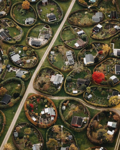 [cp]丹麦小城奈鲁姆，独门独户，圆形花园，好可爱啊！ ​​​[/cp]
