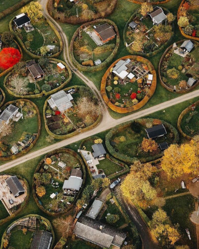 [cp]丹麦小城奈鲁姆，独门独户，圆形花园，好可爱啊！ ​​​[/cp]