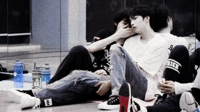 “鱼会永远记住他和狼相爱的故事宋亚轩也是”
宋亚轩x刘耀文
文轩
原截藏在白云里