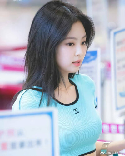 金智妮JENNIE