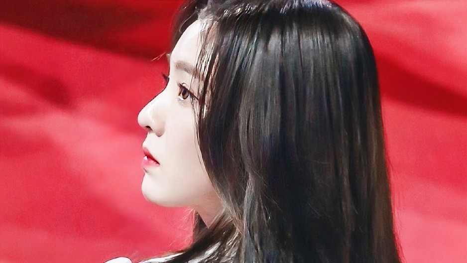 裴珠泫。
橙光素材。