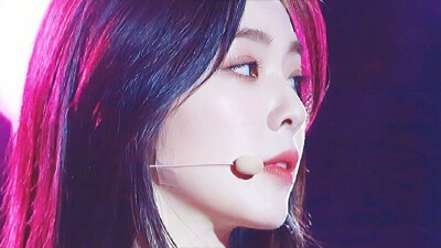 裴珠泫。
橙光素材。