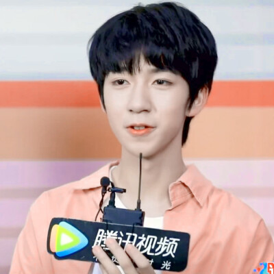  .贺峻霖
原截江时树.
