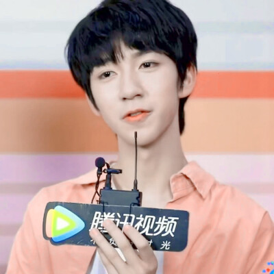  .贺峻霖
原截江时树.
