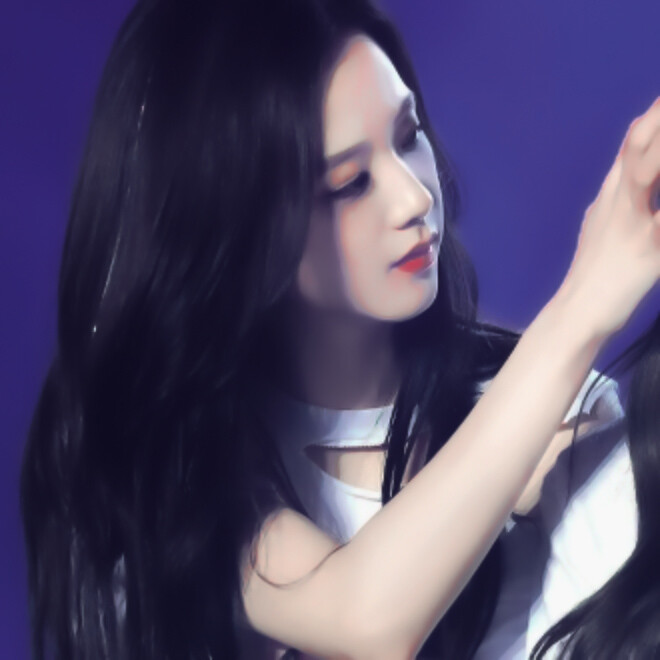 “Jennie在Jisoo面前永远是小孩子
Jisoo只有在Jennie有关Jennie的时候哭”
“我的脸只给你捏 你也是我唯一的姐姐”
关于秀妮 永远破防| cr.paintitpink_js