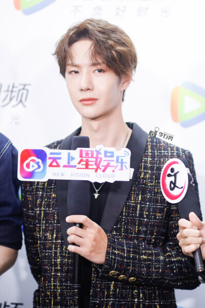 190712 天津见面会群访 @UNIQ-王一博 cr:logo ​​​