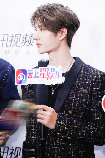 190712 天津见面会群访 @UNIQ-王一博 cr:logo ​​​