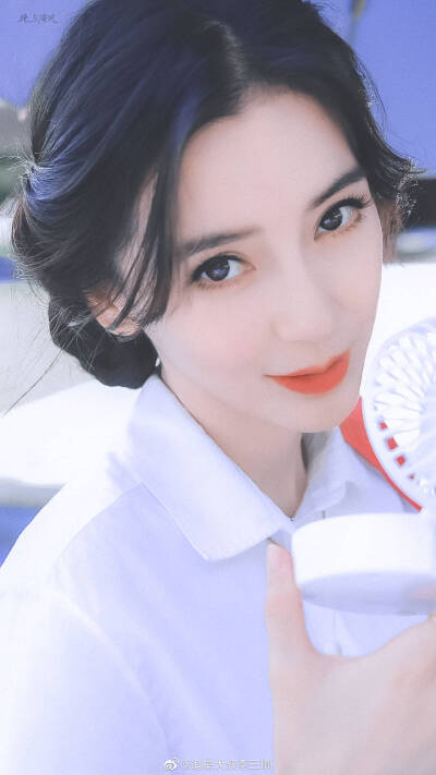 【侵权删】这里是Angelababy（杨颖）的美图啦~可甜可盐可飒你值得拥有哦！
我在豆蔻年华遇见你，想要陪你好多好多年。（图源很广，带水印，只是个人集baby美图）