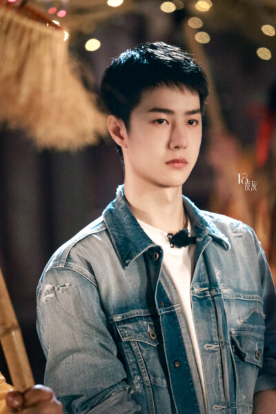 210712 天天向上乐山外景录制 @UNIQ-王一博 ✨人山人海✨ cr:logo