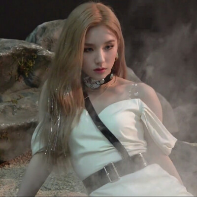 简介.
改了把我往死里踹！
专辑《&》拍摄花絮 记得多多字词本月的新歌PPT！！！