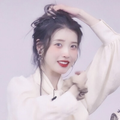 IU/李知恩 *
#学长可不可以帮我扎一下头发啊 -
原截沈喃月 .