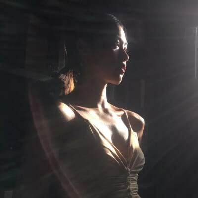 女生头像ɜ:老娘一个人也能活的很精彩~