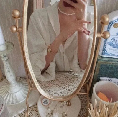 女生头像3：精致或搞怪都是自己的选择~