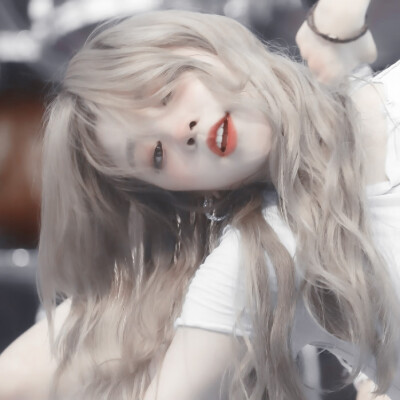 YUQI *
无心#无_愧
：這不正是你想要的嗎 .
cr：YUQIMIROTIC .
林之赴/YEYINEN *