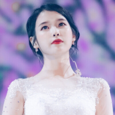 
“你是沉落的星星
生于永夜
落于白昼。”
© MoonLight_iu