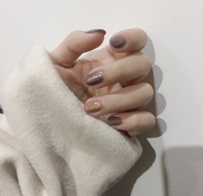 最近心血来潮想去做个指甲，所以麻烦列表的姐妹们帮忙选一下那个比较好（来自选择困难症的求助TT