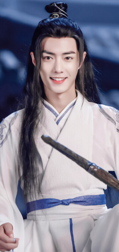 喜欢他休闲时的接地气，舞台上的霸气，生活时的文艺气。肖战不只是演员一人千面，就是本人也是把好多钟气质完美的融合于一身。我太喜欢了！！