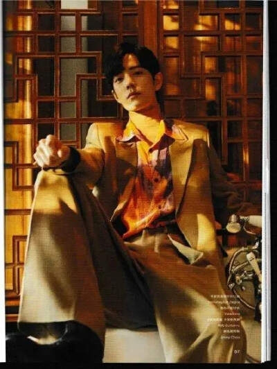  大家好，我依然是肖战。
保持炙热，坚持下去，或许前路未必是光明坦荡，但也一定充满无限可能，热爱可抵岁月漫长，彼此保护从来不是说说而已，让我们一起变成更好的人吧，成为彼此的骄傲。”