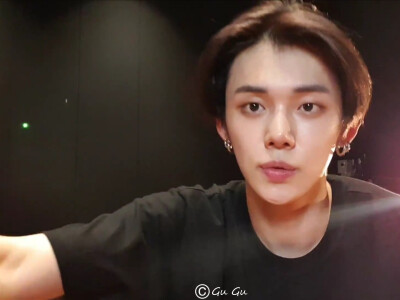 崔然竣（YeonJun）vapp直播自截图