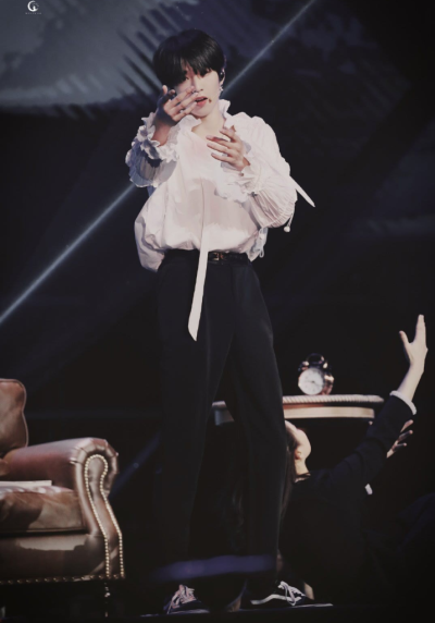 刘耀文舞台壁纸
你可以永远相信刘耀文。