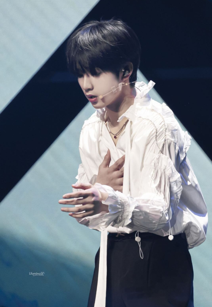 刘耀文舞台壁纸
你可以永远相信刘耀文。