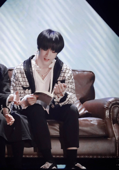 刘耀文舞台壁纸
你可以永远相信刘耀文。