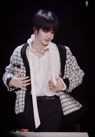 刘耀文舞台壁纸
你可以永远相信刘耀文。