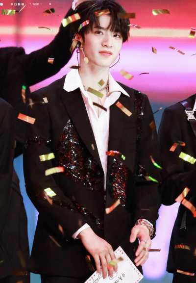 刘耀文舞台壁纸
要永远相信刘耀文。