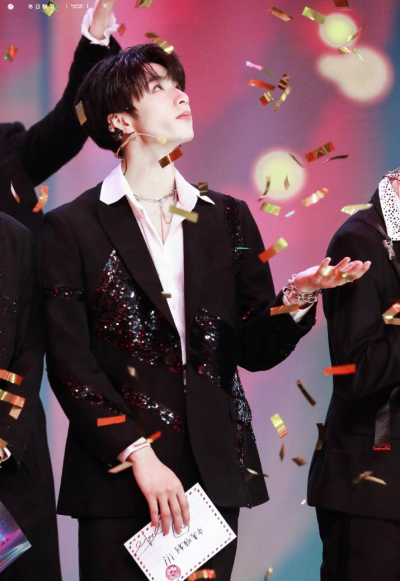 刘耀文舞台壁纸
要永远相信刘耀文。