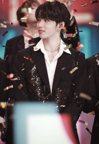 刘耀文舞台壁纸
要永远相信刘耀文。