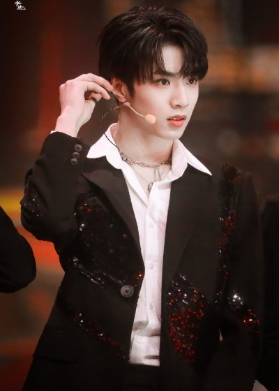 刘耀文舞台壁纸
要永远相信刘耀文。