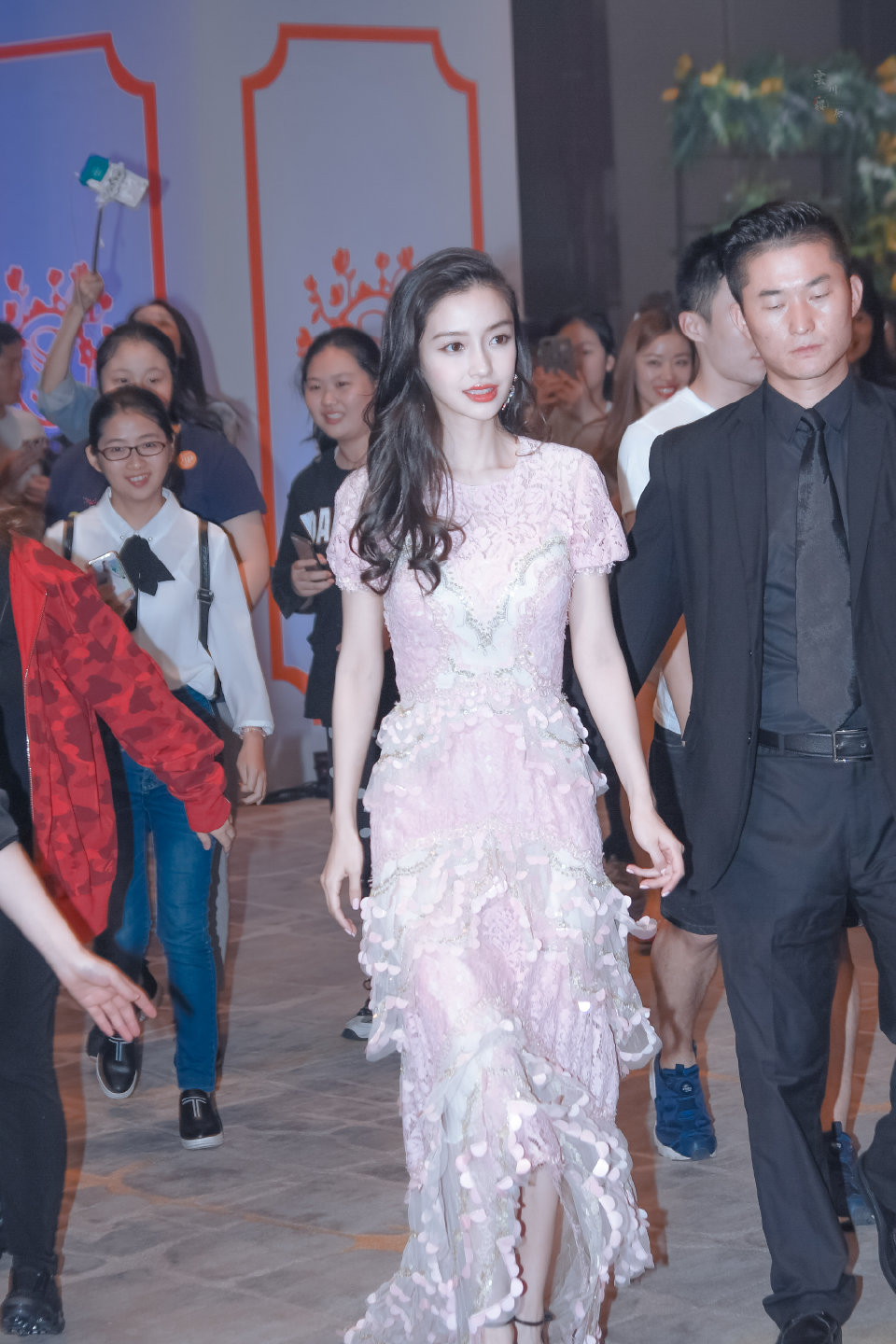 【侵权删】这里是Angelababy（杨颖）的美图啦~可甜可盐可飒你值得拥有哦！
我在豆蔻年华遇见你，想要陪你好多好多年。（图源很广，带水印，只是个人集baby美图）