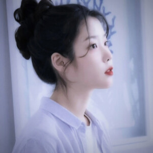     /开心就笑 不开心就一会儿再笑

    IU 李知恩
许景 
原截 许秋泽
