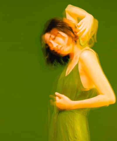 “这是你和我的第五个季节，想要见你却见不到”