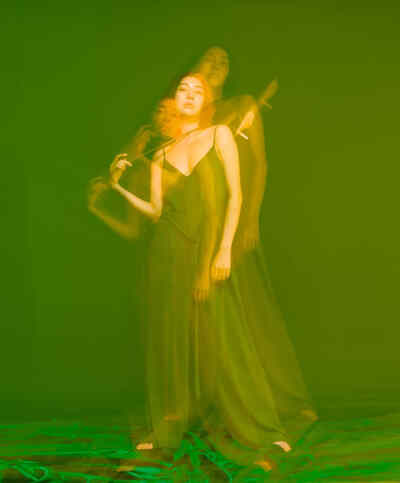 “这是你和我的第五个季节，想要见你却见不到”