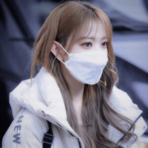      /


     宫胁咲良
许景