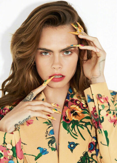 Cosmopolitan US July/August 2021 ｜卡抽 Cara Delevingne
摄影: Dennis Leupold
[weibo@小象王国]