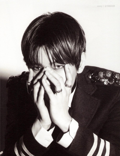 军装 真的yyds❤️
我可以称之为 边上校❤️
边伯贤军装✔️