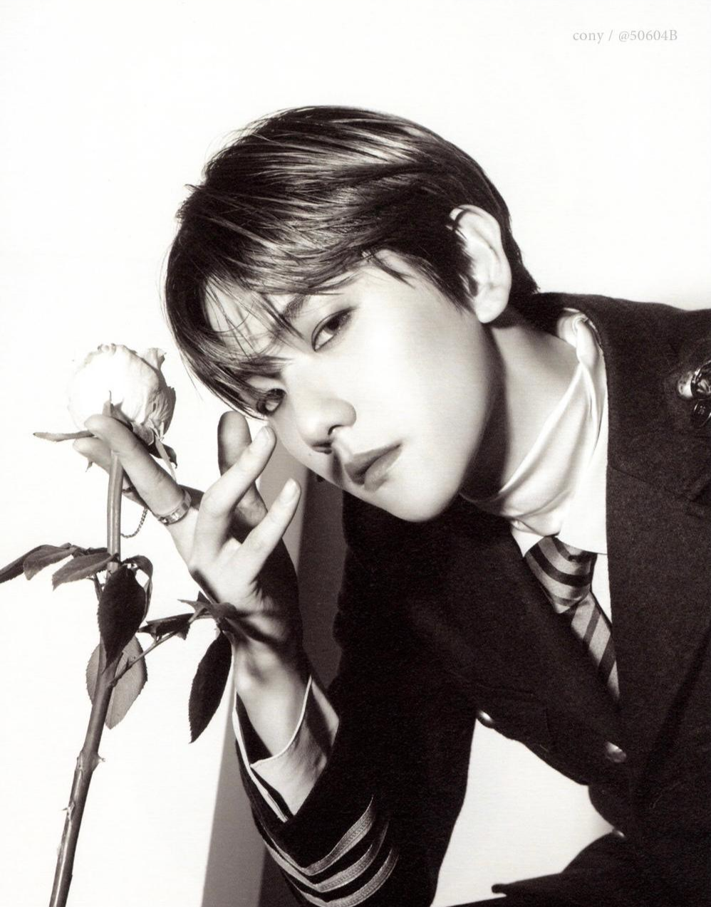 军装 真的yyds❤️
我可以称之为 边上校❤️
边伯贤军装✔️