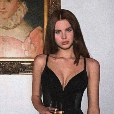 Lana Del Rey ​​​
打雷姐