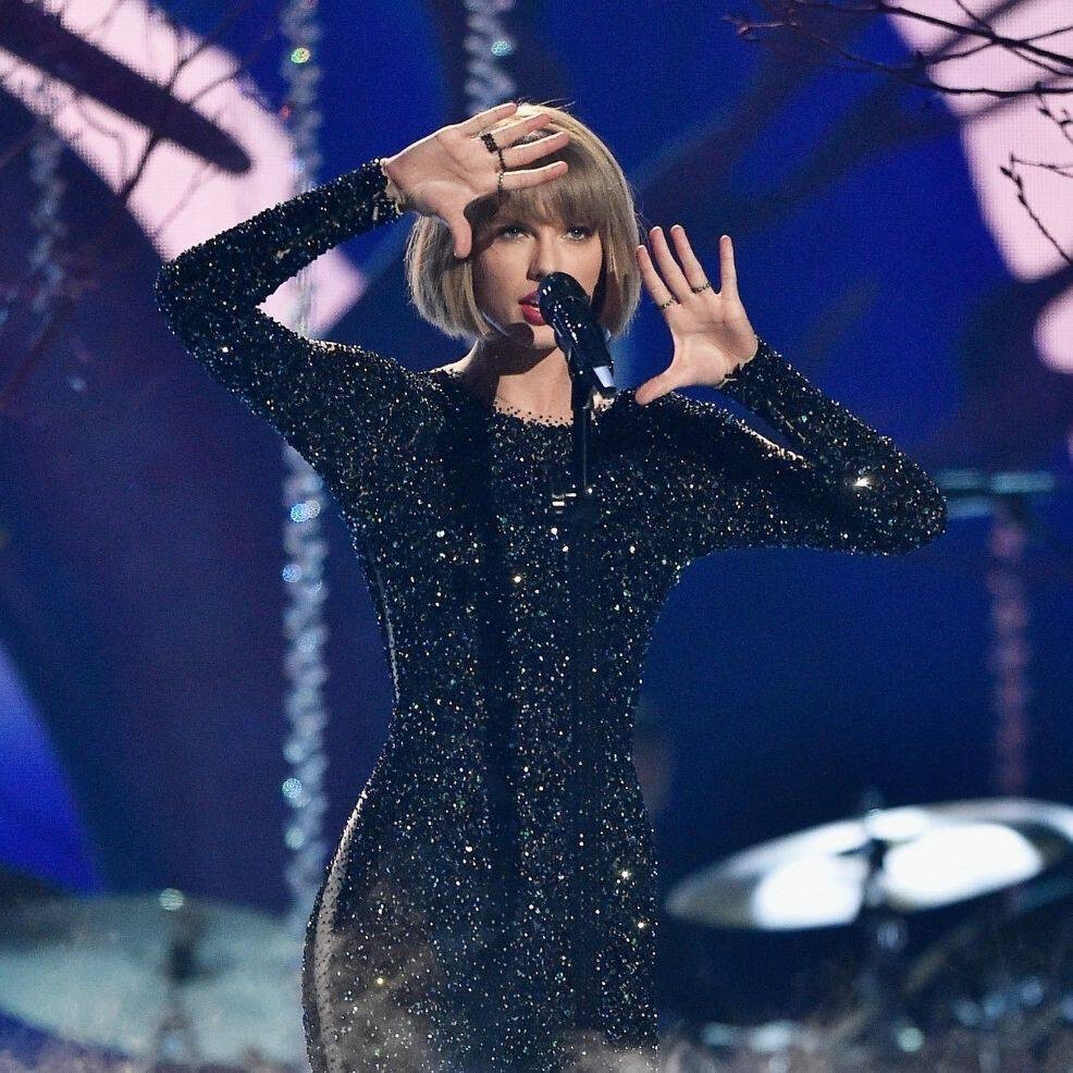 泰勒斯威夫特
TaylorSwift