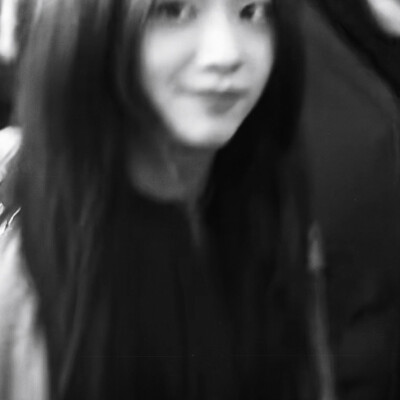 
俗人于爱融恰 偏她顽固不化
